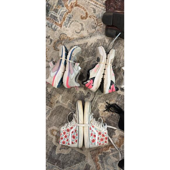 Lot of Girls Shoes (21 pairs) Sizes 1-7 - Picture 1 of 8